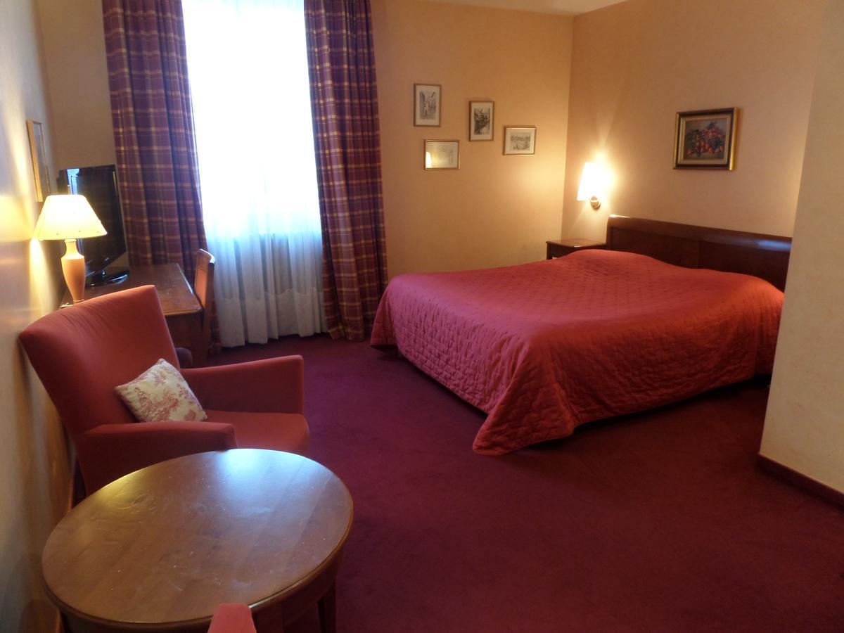 Hotel Restaurant Erckmann Chatrian Phalsbourg Bagian luar foto